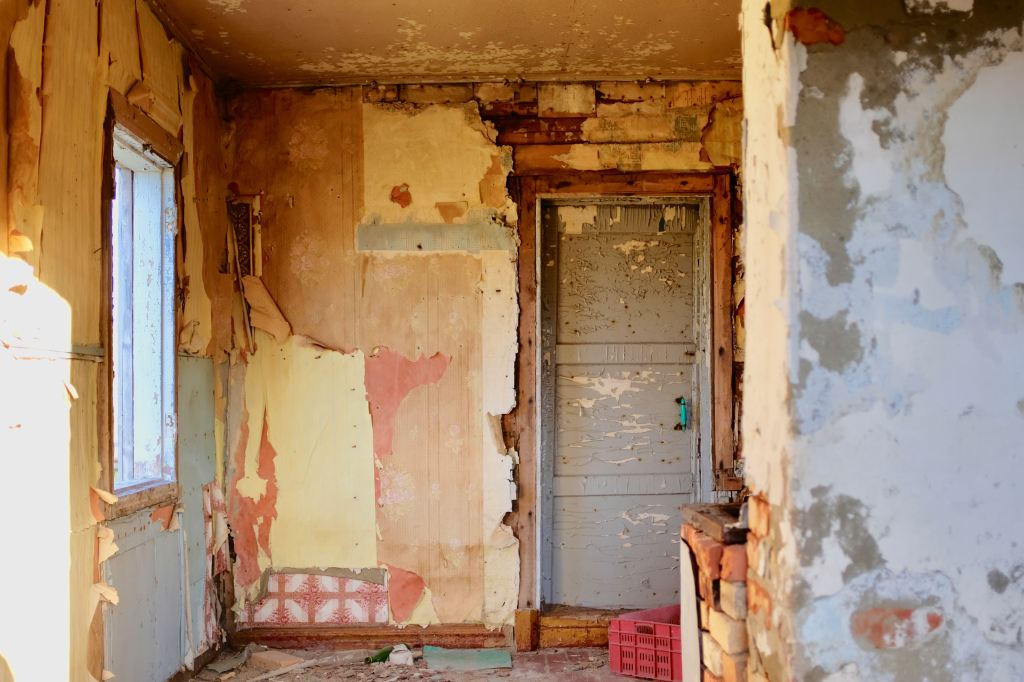 Old room with peeling paint.